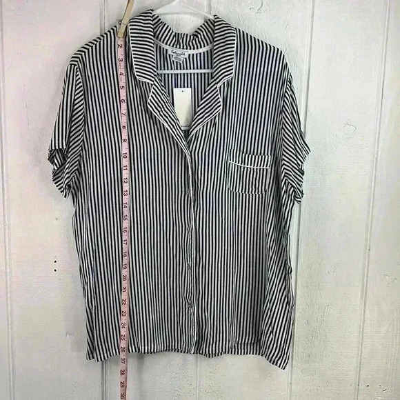 Splendid Women’s Blue & White Striped Short Sleeve Pajama Style Top Size L NWT - Picture 7 of 9